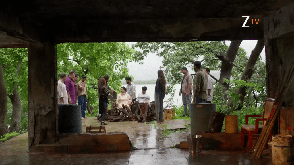 Video: Vasudha On Location: Karishma ने किया Dev को गुफा में बंद; वसुधा ने बचाई उसकी&nbsp;जान